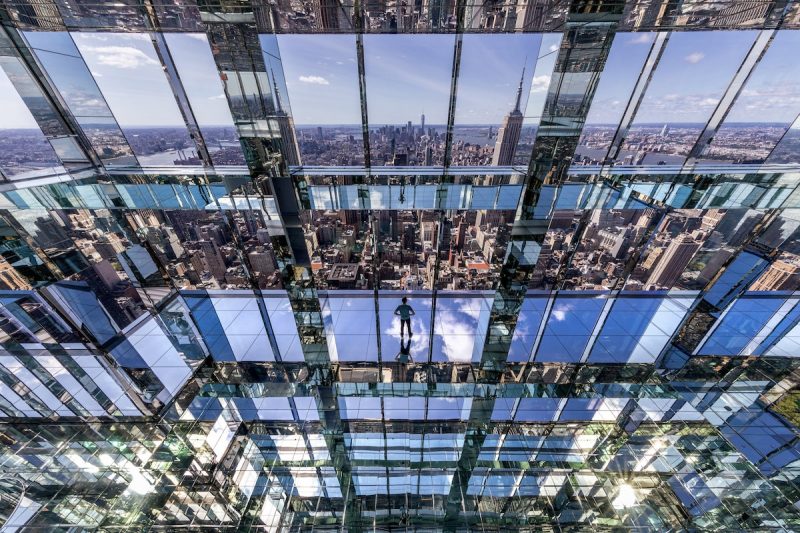 Tòa nhà “Phòng vô cực” ở New York tuyệt đẹp với thang máy bằng kính khiến du khách cảm giác như đang bay